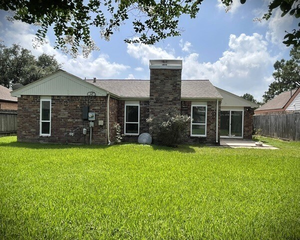 Building Photo - 15523 Pensgate St