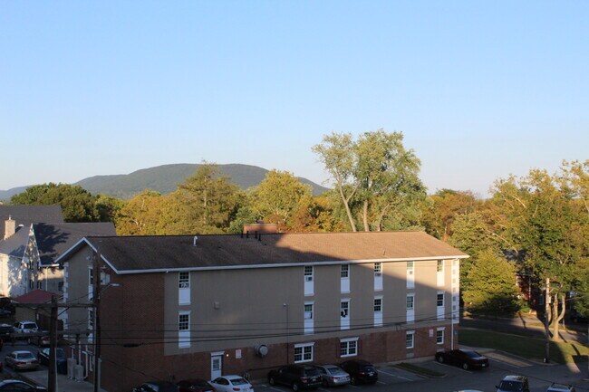 Building Photo - 200 Highland Ave