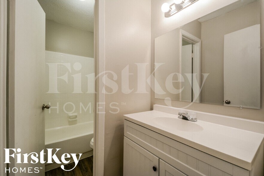 Building Photo - 6030 Elk Grove Rd