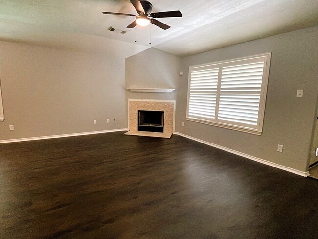 Building Photo - 4113 Cleburne Dr