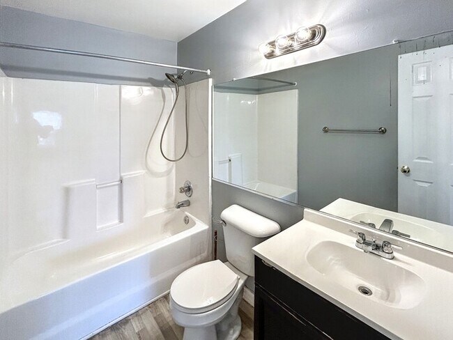 Building Photo - 6432 Goldenrod Ct