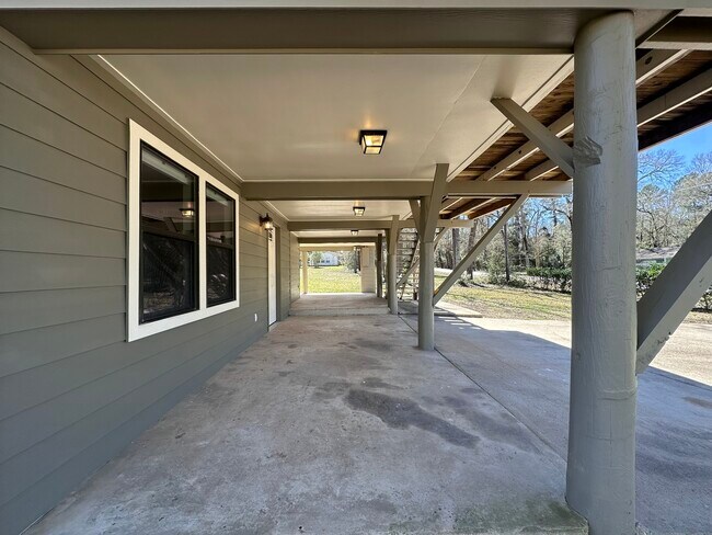 Building Photo - 13868 Cedar Hill Rd