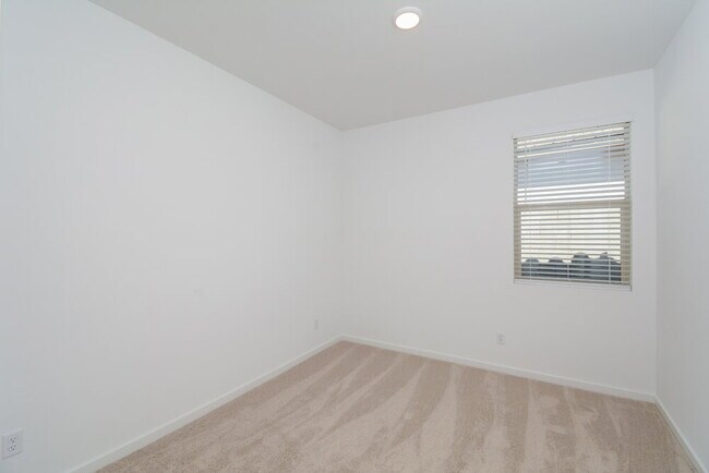 Building Photo - 19901 W Badgett Ln