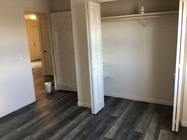 Building Photo - Charming apartment