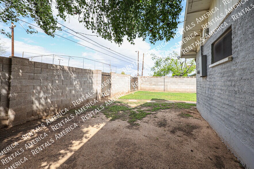 Building Photo - 12648 N 32nd Ave