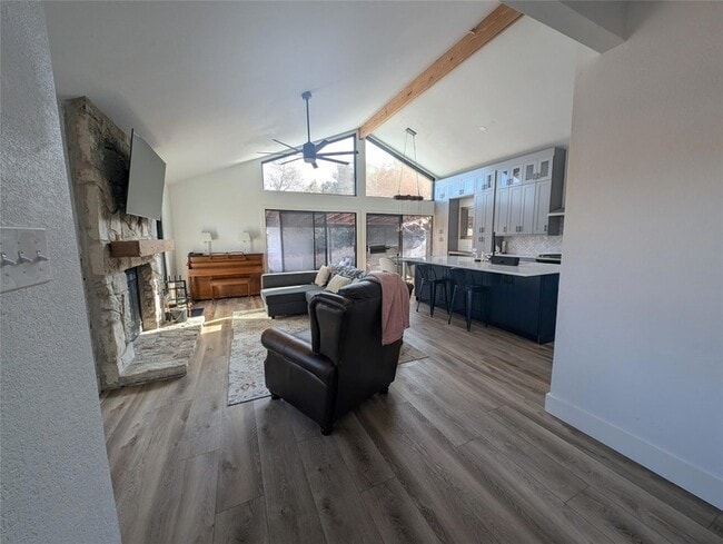 Building Photo - 306 Deer Creek Cir