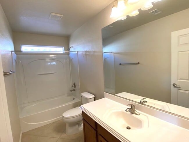 Building Photo - Available on July 31, 2025 For Viewing. Su...