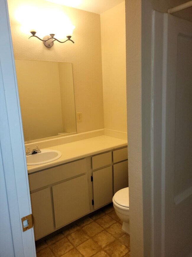 Building Photo - Condo on Madison Avenue. MOVE IN SPECIAL. 1 month free.