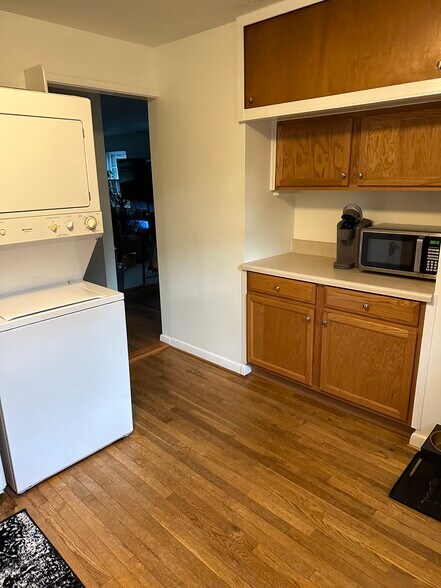 Kitchen - 1706 Cedar Hill Rd