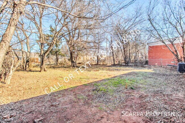 Building Photo - 2205 NE 25th St