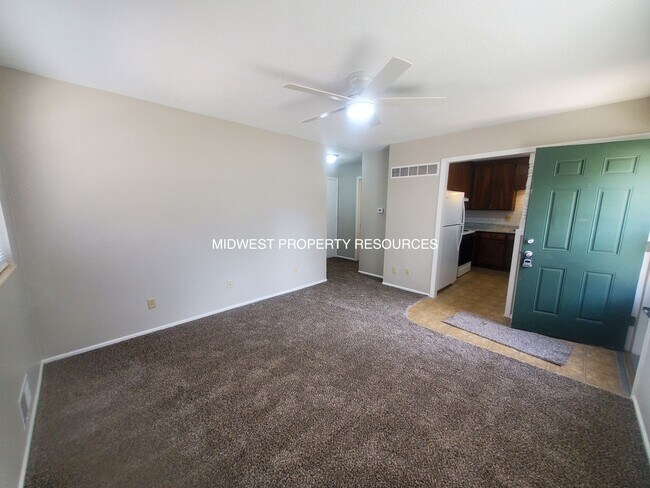 Building Photo - 2 Bedroom Duplex for Lease in Oak Grove | Offered by Midwest Property Resources