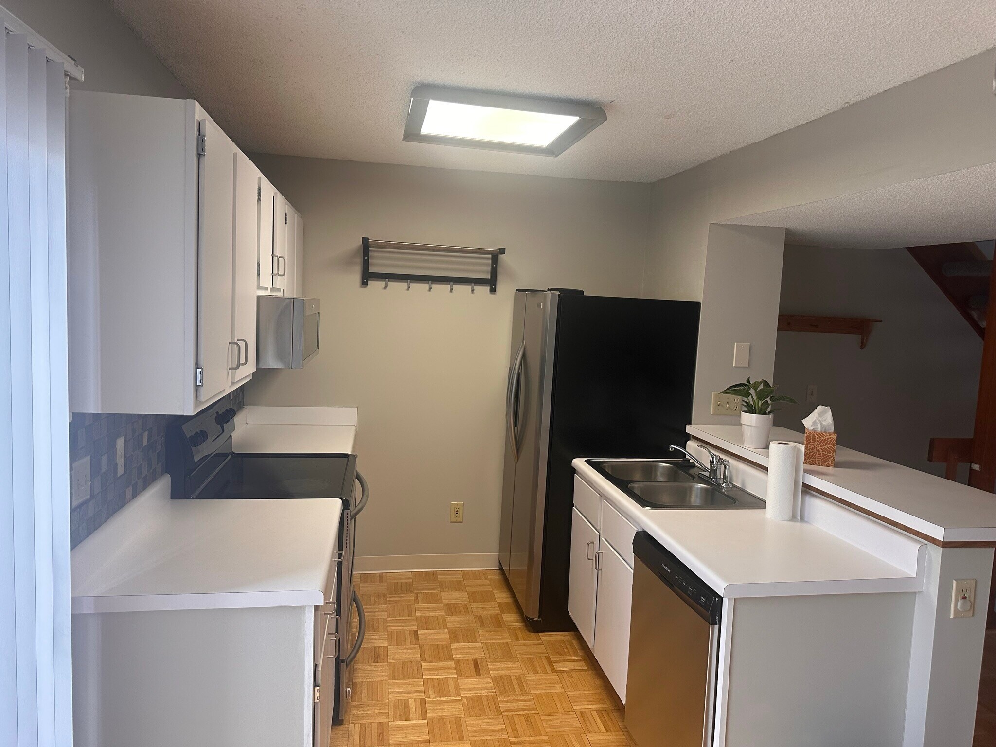 Building Photo - 5125 Singleton Dr