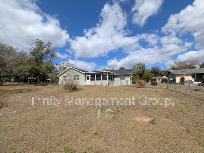 Building Photo - 40226 Trotter Ln