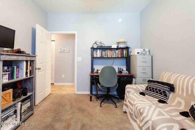 Building Photo - 13700 Richmond Park Dr N