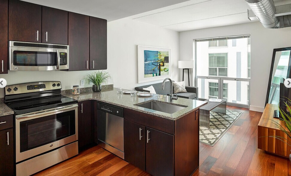 Building Photo - 2021 Chestnut St