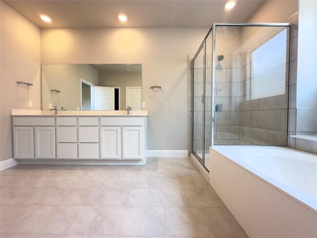 Building Photo - 17916 Umberto Dr
