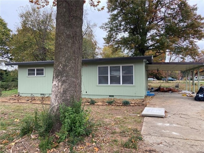 Building Photo - 3070 W Mt Comfort Rd