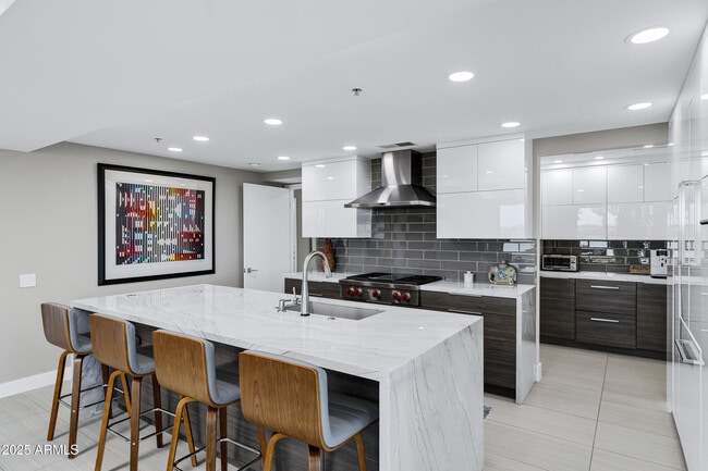 Building Photo - 7137 E Rancho Vista Dr