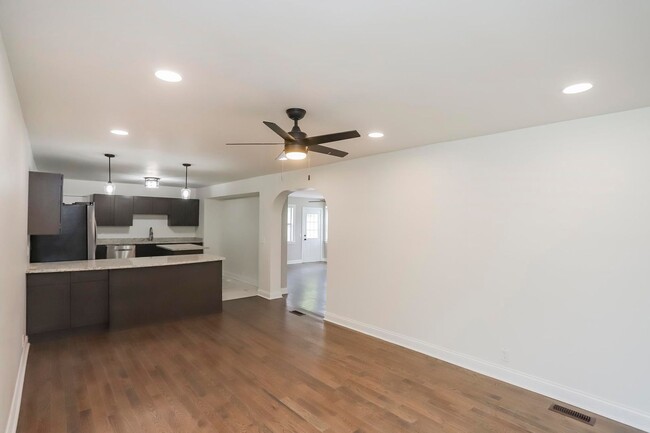 Building Photo - 505 W Angela Cir
