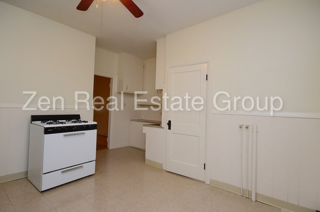 Building Photo - 232 Willow St