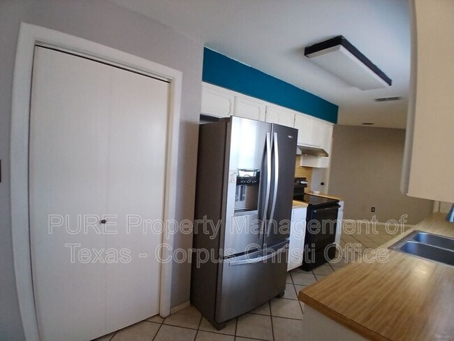 Building Photo - 4033 Sandy Hollow Creek Dr