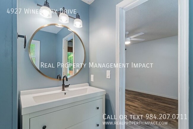 Building Photo - 4927 Wineberry Dr