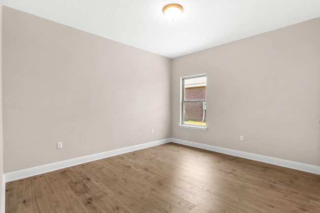 Building Photo - 36 Dickens Dr