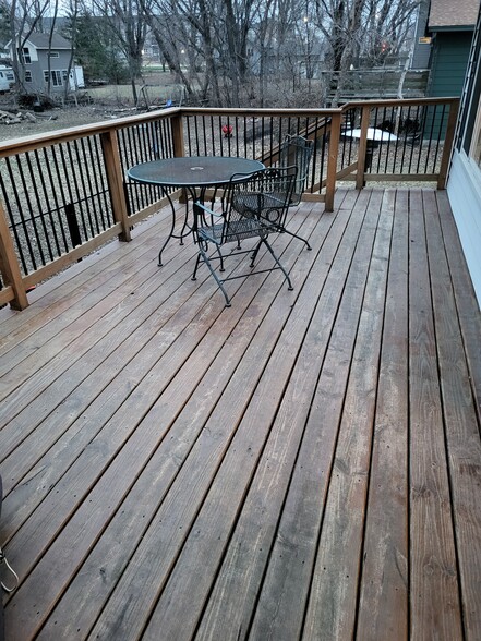 Building Photo - 8460 Red Oak Dr