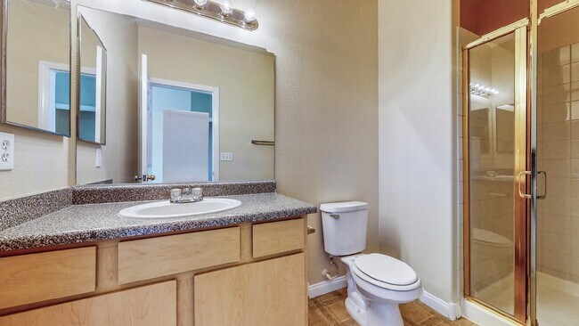 Building Photo - 2 BDR / 2.5 BATH SPACIOUS HOME