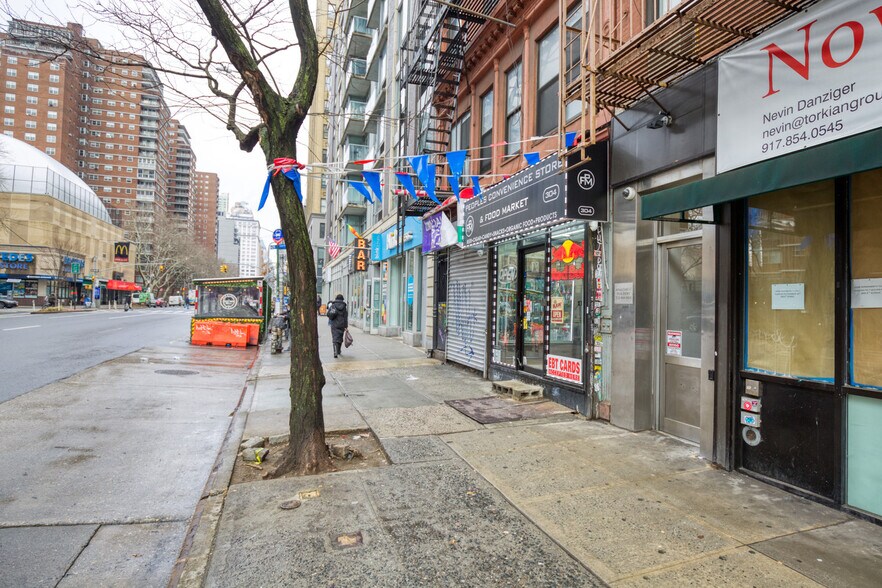 Building Photo - 302 8th Ave