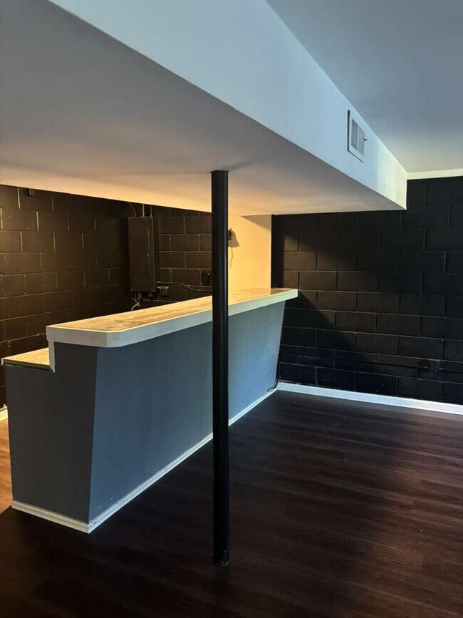 Building Photo - 2961 King Alfred Dr