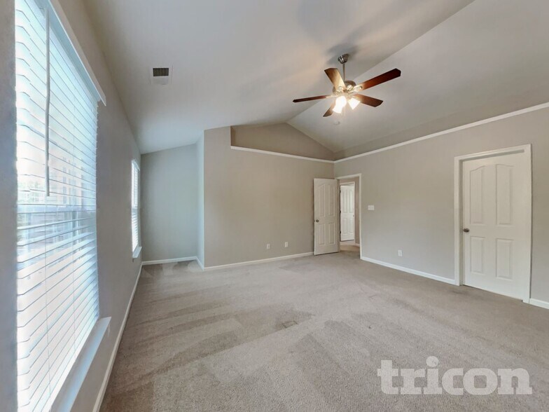 Building Photo - 1129 Hawick Dr