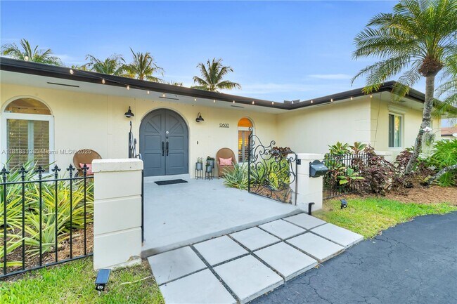 Primary Photo - 12600 SW 70th Ave