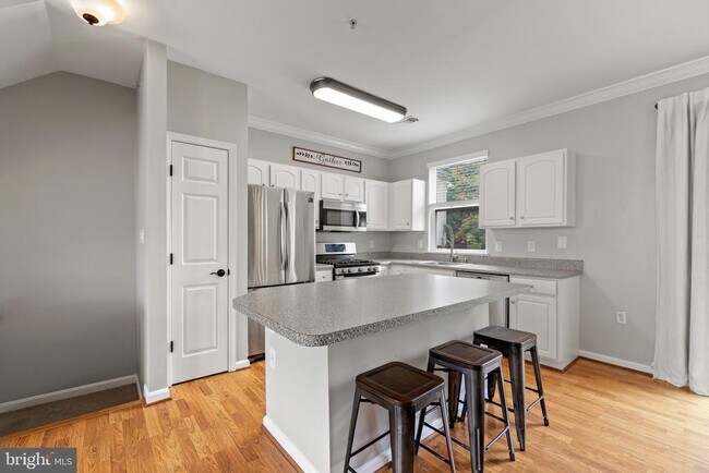 Building Photo - 21796 Kelsey Square