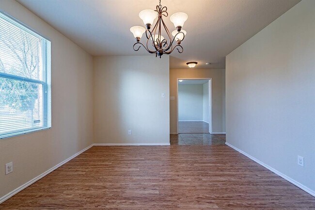 Building Photo - 1000 Bumble Bee Dr