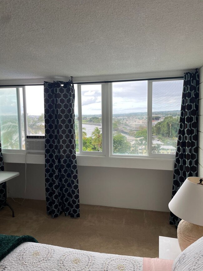Building Photo - Beautiful Ocean View & Conveniently Located