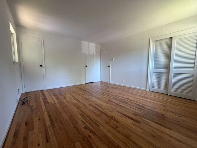 Building Photo - Spacious 4-Bedroom Home with Functional Layout, Backyard Access & Attached Garage