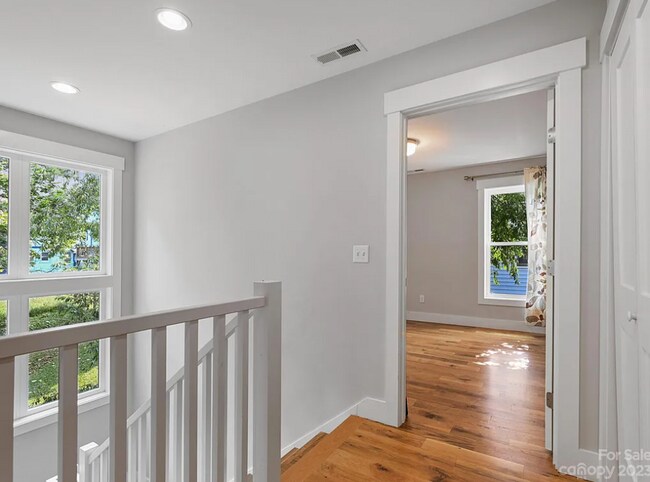 Building Photo - Lovely Asheville Rental!