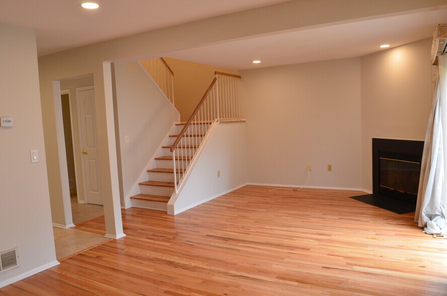Building Photo - 162 Salem Rd
