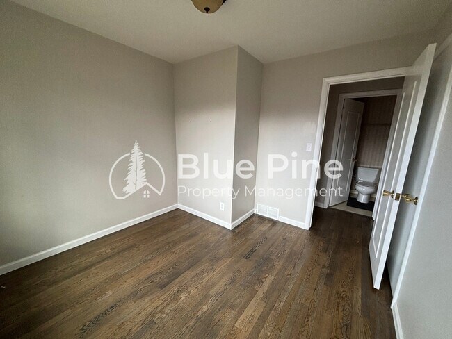 Building Photo - 1058 Mojave St