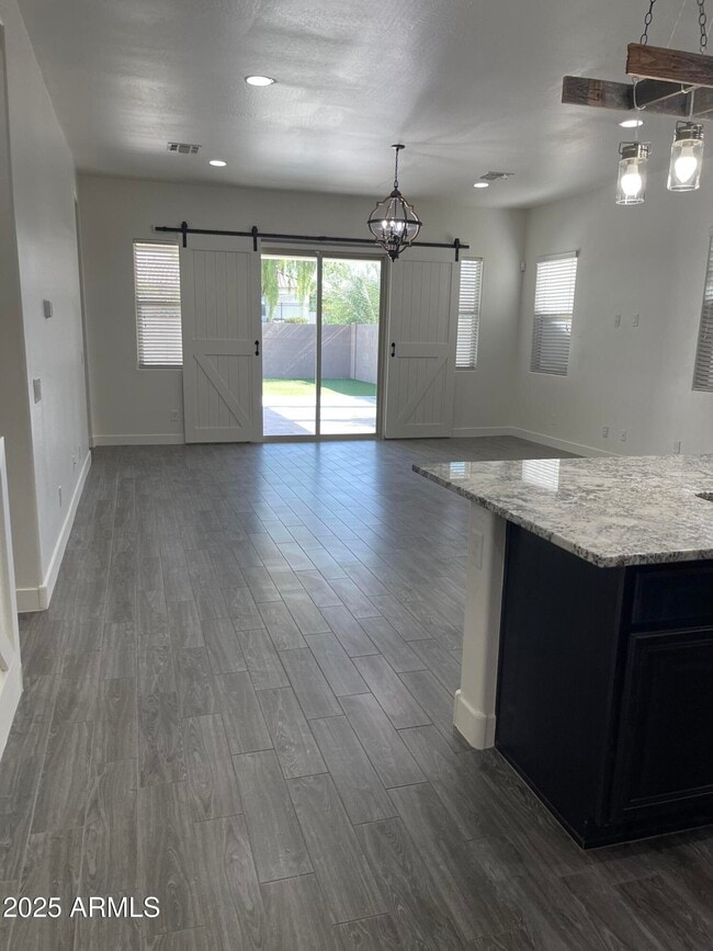 Building Photo - 993 E Knightsbridge Way