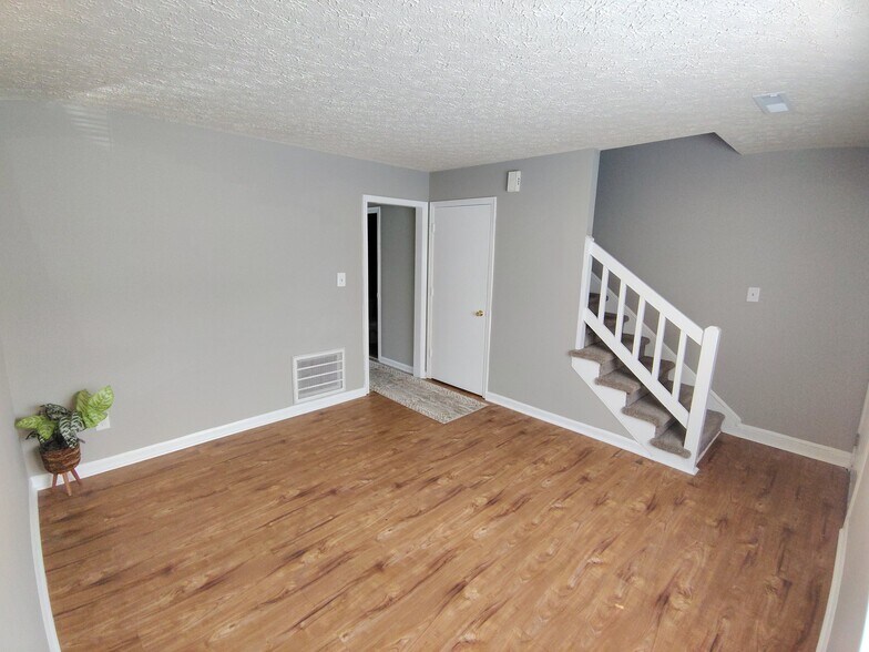 Building Photo - 16 Duiguid Dr