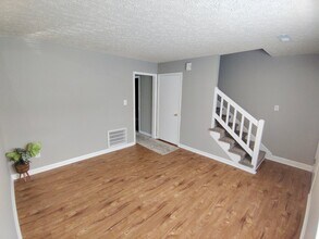 Building Photo - 16 Duiguid Dr