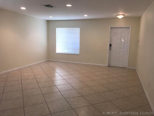 Building Photo - 2098 Newport Isles Blvd