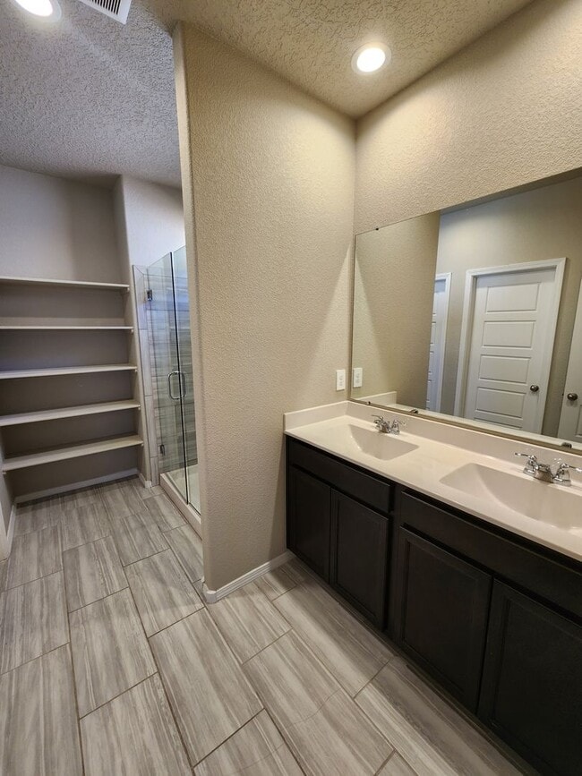 Building Photo - Beautiful 3br 2ba in the South Valley!