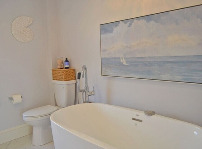 Building Photo - Winter Rental: 10A Gloucester Ave. (Utilit...