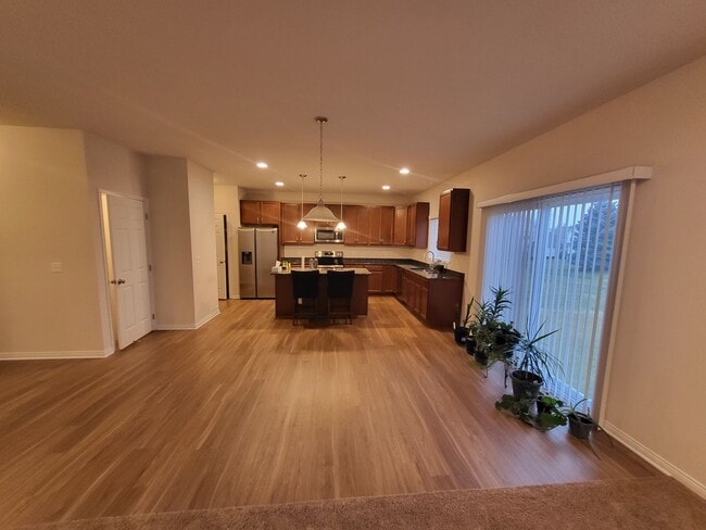 Building Photo - Spacious 4-Bedroom, 2.5-Bath Home Near Dow...