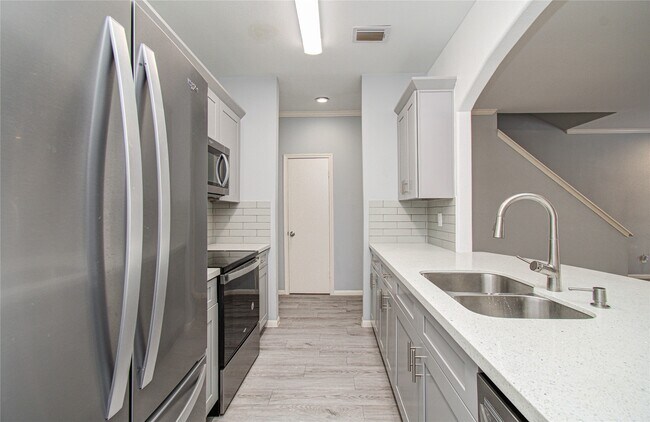 Building Photo - 3088 Holly Hall St