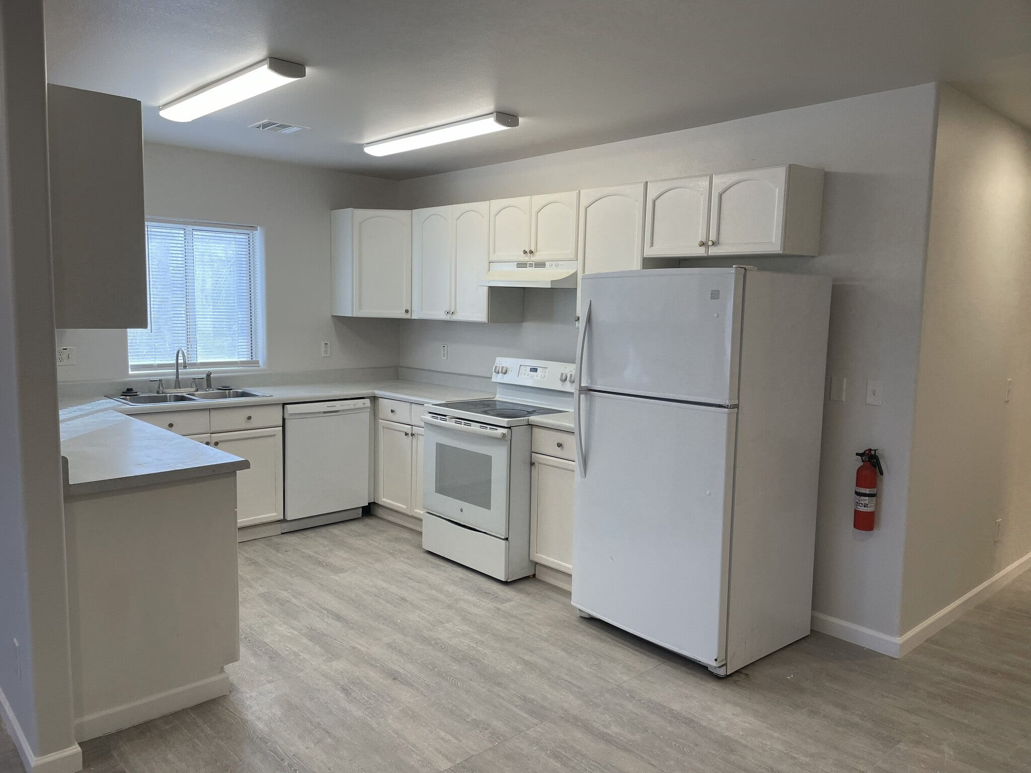 Building Photo - 10571 W Carousel Dr