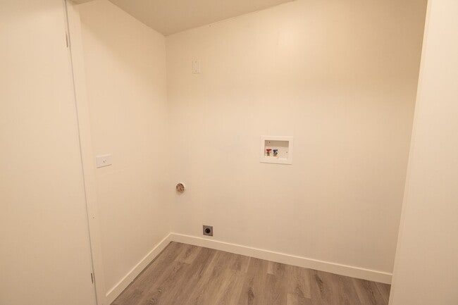 Building Photo - VPM2949D-3